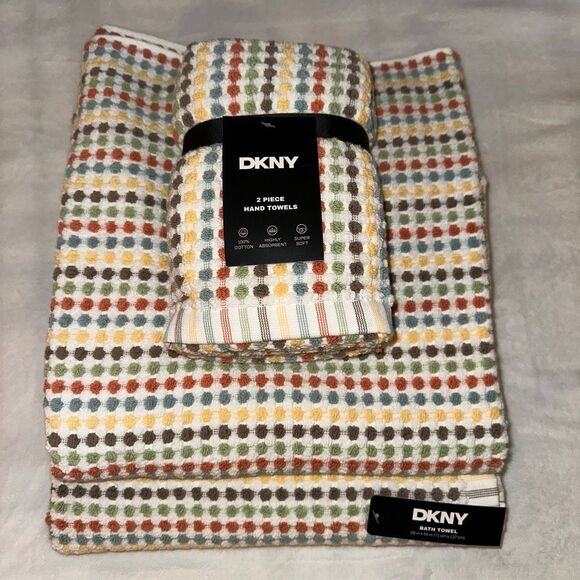 DKNY Bath Towel Set Multicolor Cream White Pattern 4 Pieces Total NWT - Picture 1 of 5